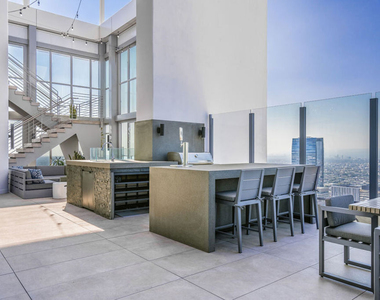 825 S Hill Street - Photo Thumbnail 7