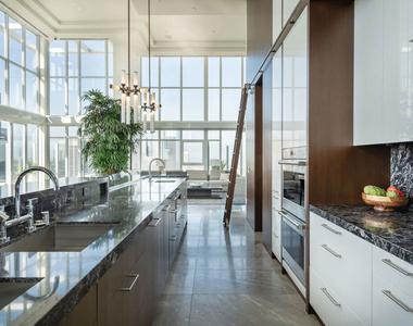 825 S Hill Street - Photo Thumbnail 16