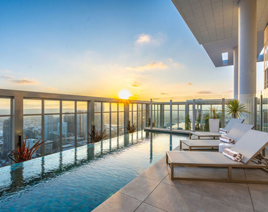 825 S Hill Street - Photo Thumbnail 37