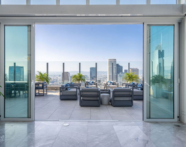 825 S Hill Street - Photo Thumbnail 5