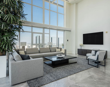 825 S Hill Street - Photo Thumbnail 15