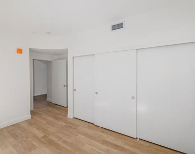 23036 Ventura Blvd - Photo Thumbnail 1