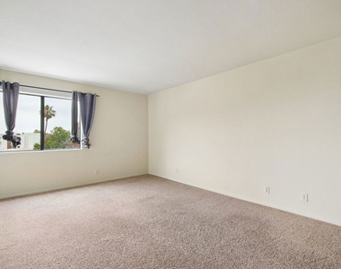 1519 N Martel Avenue - Photo Thumbnail 7