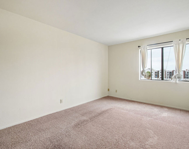 1519 N Martel Avenue - Photo Thumbnail 12