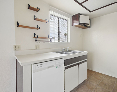 1519 N Martel Avenue - Photo Thumbnail 3