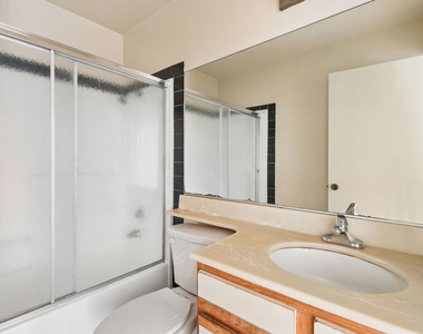 1519 N Martel Avenue - Photo Thumbnail 14