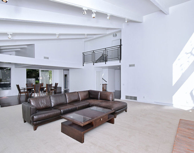 9908 Lancer Court - Photo Thumbnail 11