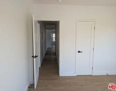 1125 Lodi Place - Photo Thumbnail 9