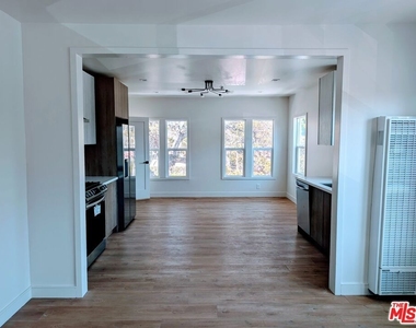 1125 Lodi Place - Photo Thumbnail 2