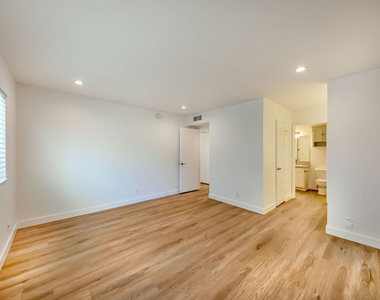 22135 Burbank Boulevard - Photo Thumbnail 25
