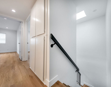 22135 Burbank Boulevard - Photo Thumbnail 20
