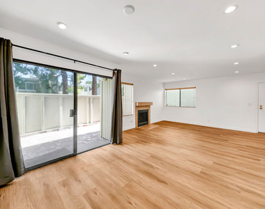 22135 Burbank Boulevard - Photo Thumbnail 6