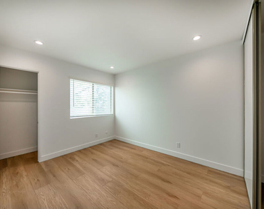 22135 Burbank Boulevard - Photo Thumbnail 20