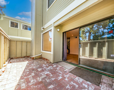 22135 Burbank Boulevard - Photo Thumbnail 8