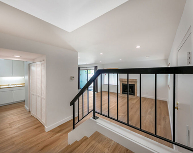 22135 Burbank Boulevard - Photo Thumbnail 18