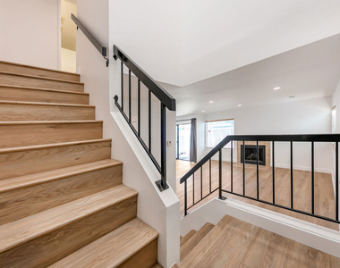 22135 Burbank Boulevard - Photo Thumbnail 18