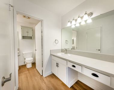 22135 Burbank Boulevard - Photo Thumbnail 26
