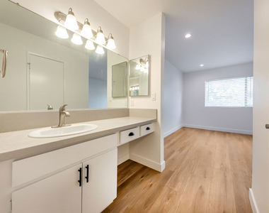 22135 Burbank Boulevard - Photo Thumbnail 27