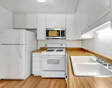 22135 Burbank Boulevard - Photo Thumbnail 10