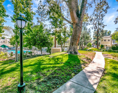 22135 Burbank Boulevard - Photo Thumbnail 36