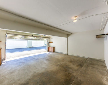 22135 Burbank Boulevard - Photo Thumbnail 34