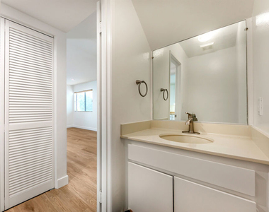 22135 Burbank Boulevard - Photo Thumbnail 16
