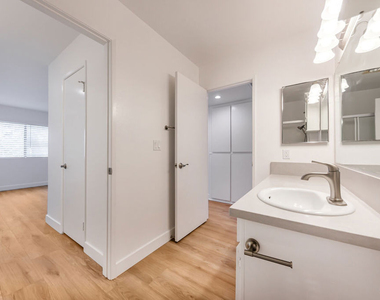 22135 Burbank Boulevard - Photo Thumbnail 30