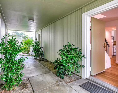 22135 Burbank Boulevard - Photo Thumbnail 2