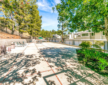 22135 Burbank Boulevard - Photo Thumbnail 37