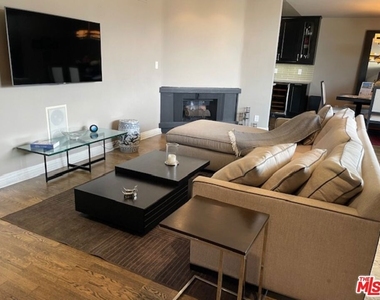2260 N Cahuenga Boulevard - Photo Thumbnail 14