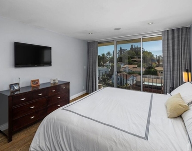 2260 N Cahuenga Boulevard - Photo Thumbnail 6