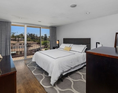 2260 N Cahuenga Boulevard - Photo Thumbnail 4