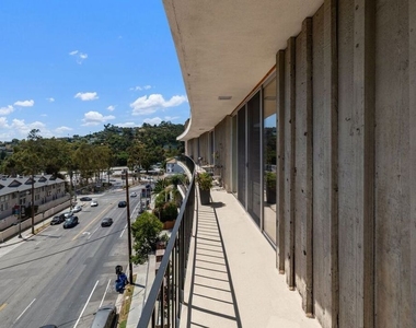 2260 N Cahuenga Boulevard - Photo Thumbnail 29