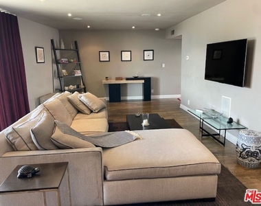 2260 N Cahuenga Boulevard - Photo Thumbnail 15
