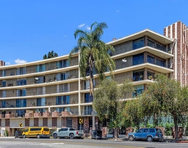 2260 N Cahuenga Boulevard - Photo Thumbnail 39