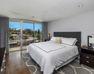 2260 N Cahuenga Boulevard - Photo Thumbnail 3