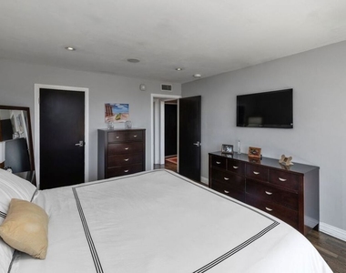 2260 N Cahuenga Boulevard - Photo Thumbnail 5