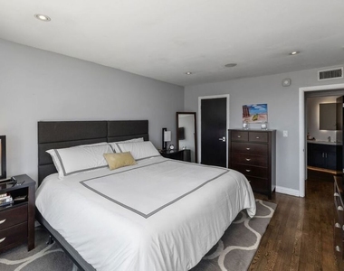 2260 N Cahuenga Boulevard - Photo Thumbnail 7