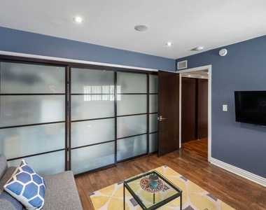 2260 N Cahuenga Boulevard - Photo Thumbnail 11