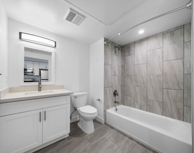5612 Lexington Avenue - Photo Thumbnail 3