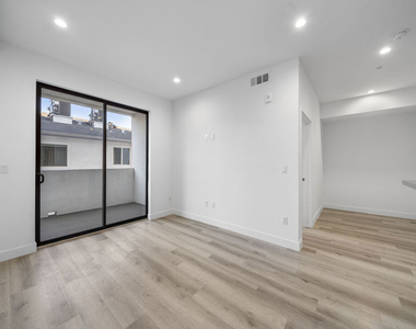 5612 Lexington Avenue - Photo Thumbnail 4