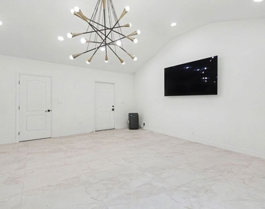 204 Foothill Road - Photo Thumbnail 37