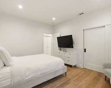 327 N Edinburgh Avenue - Photo Thumbnail 36