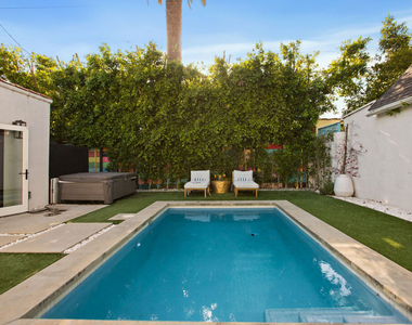 327 N Edinburgh Avenue - Photo Thumbnail 6