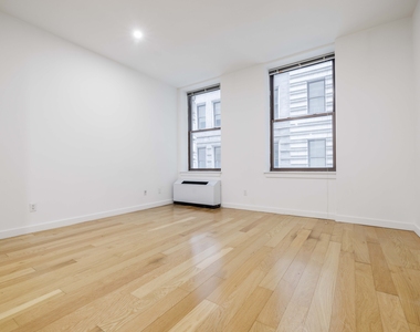 37 Wall Street - Photo Thumbnail 3