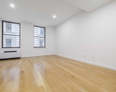 37 Wall Street - Photo Thumbnail 2