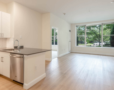 70 Hope Ave - Photo Thumbnail 14