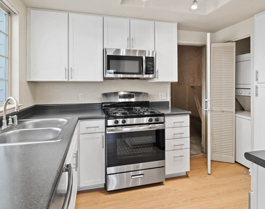 300 Timberhead Lane - Photo Thumbnail 6