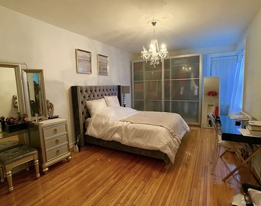 76th Avenue - Photo Thumbnail 4