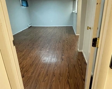 836 Windmill Avenue - Photo Thumbnail 2